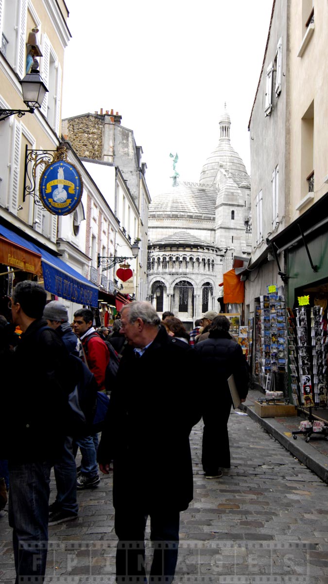 Montmartre streets - romantic thing to do in paris