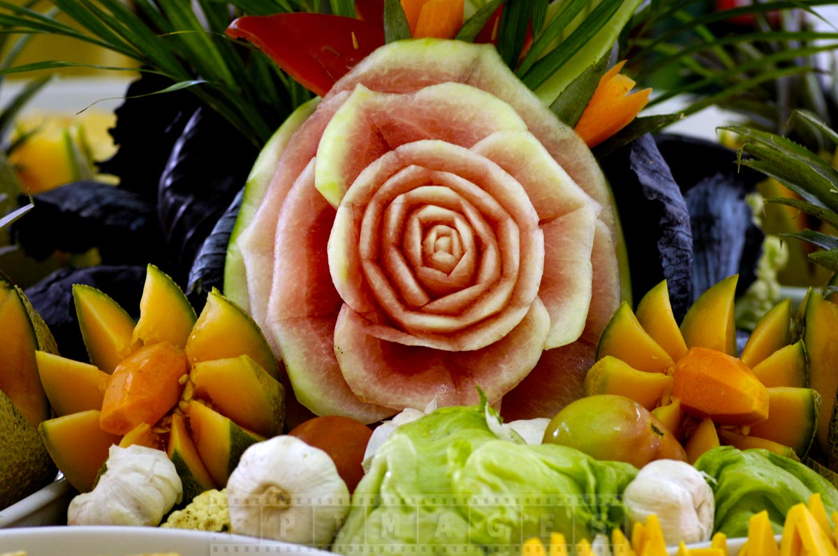 Riu Negril food carving decoration