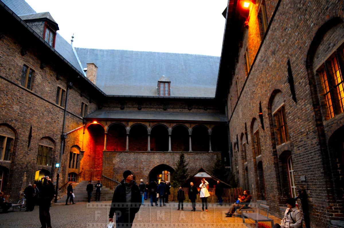 Old courtyard near Market square