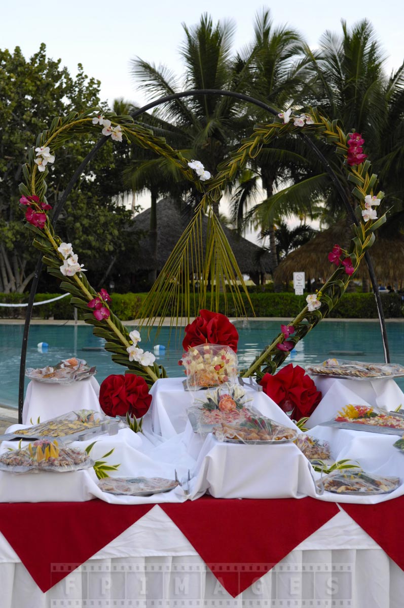 Romantic heart shaped decoration of the hors doeurves table