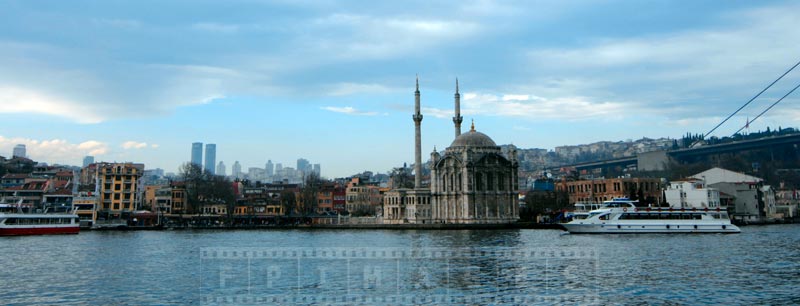 Grand Imperial Mosque, built 1856 near the first bridge