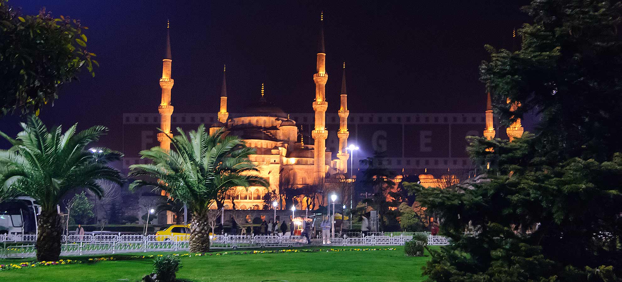 Blue Mosque Isanbul lit up at night